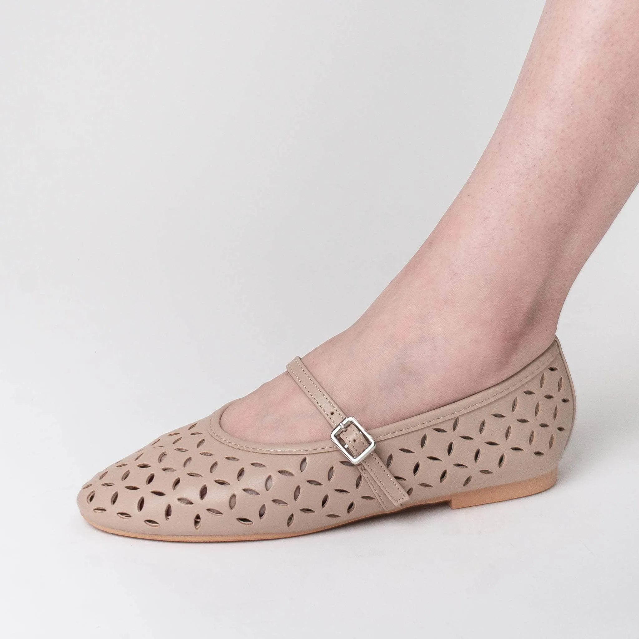 Lily Biscotti Harbor Step Seamless Comfort