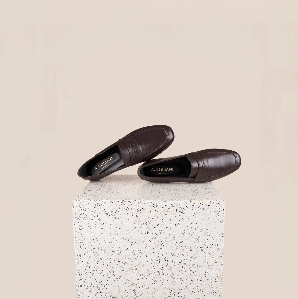 Lodi Due - Chocolate Minimal Design