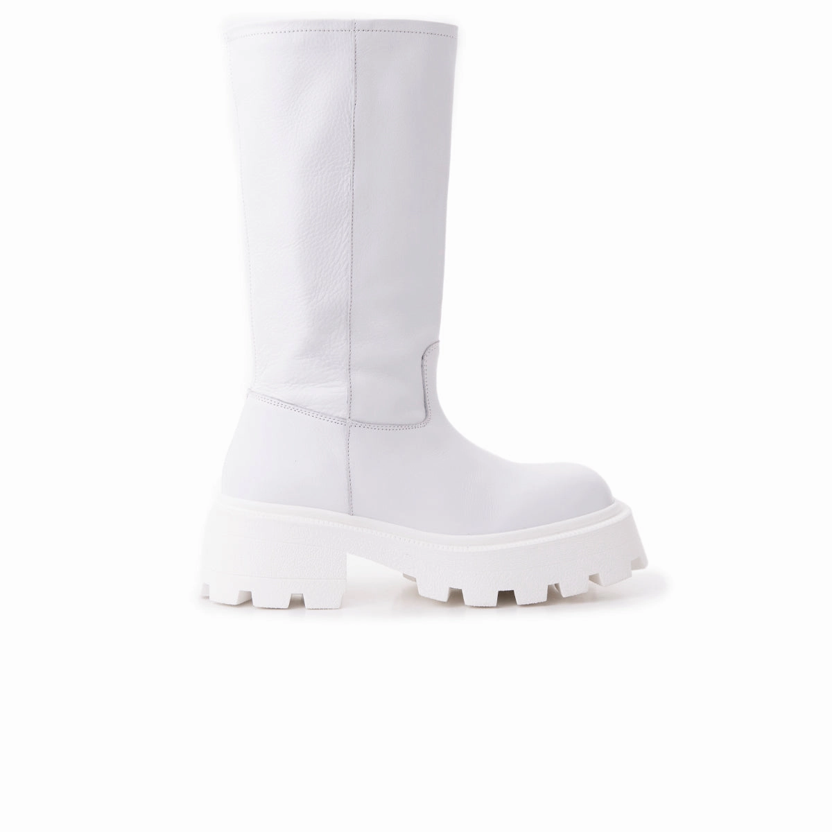 Wine Rich Ski Resort Visitor Lucius White Leather