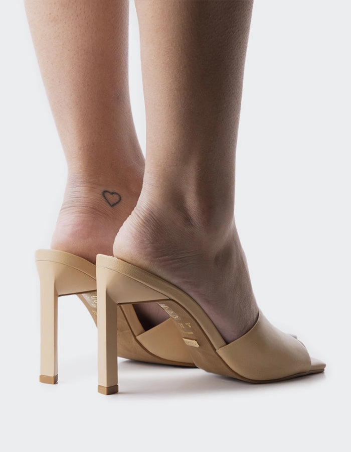 Lace Up Design Malbec Camel Leather