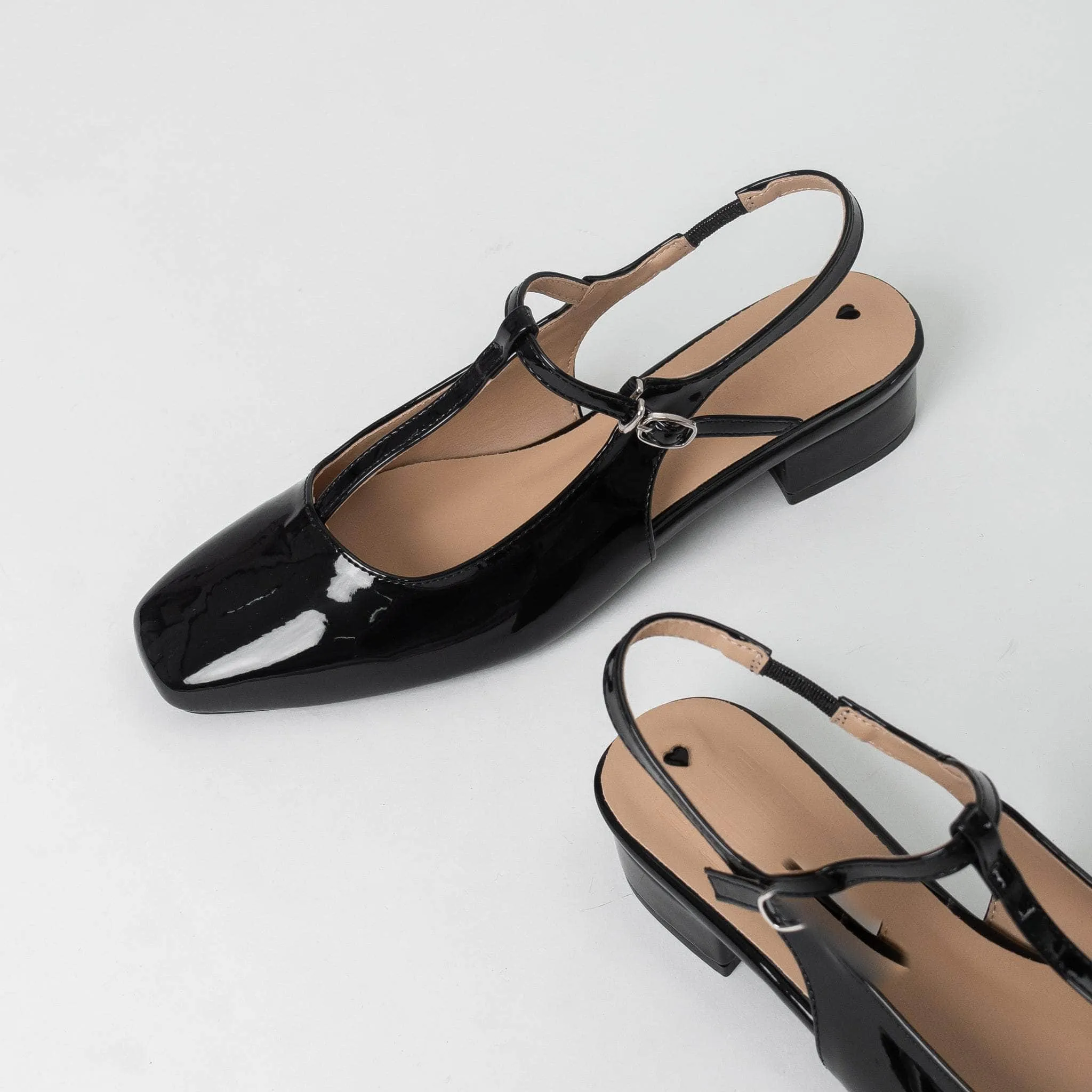 Mao Noir Stylish Appearance