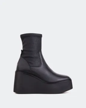 Outdoor Chic Commuter Choice Mellini Black Leather