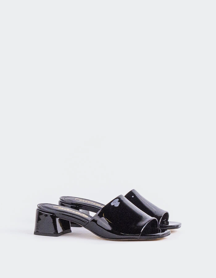 Light Footwear Ergonomic Shape Fortunata Black Naplack