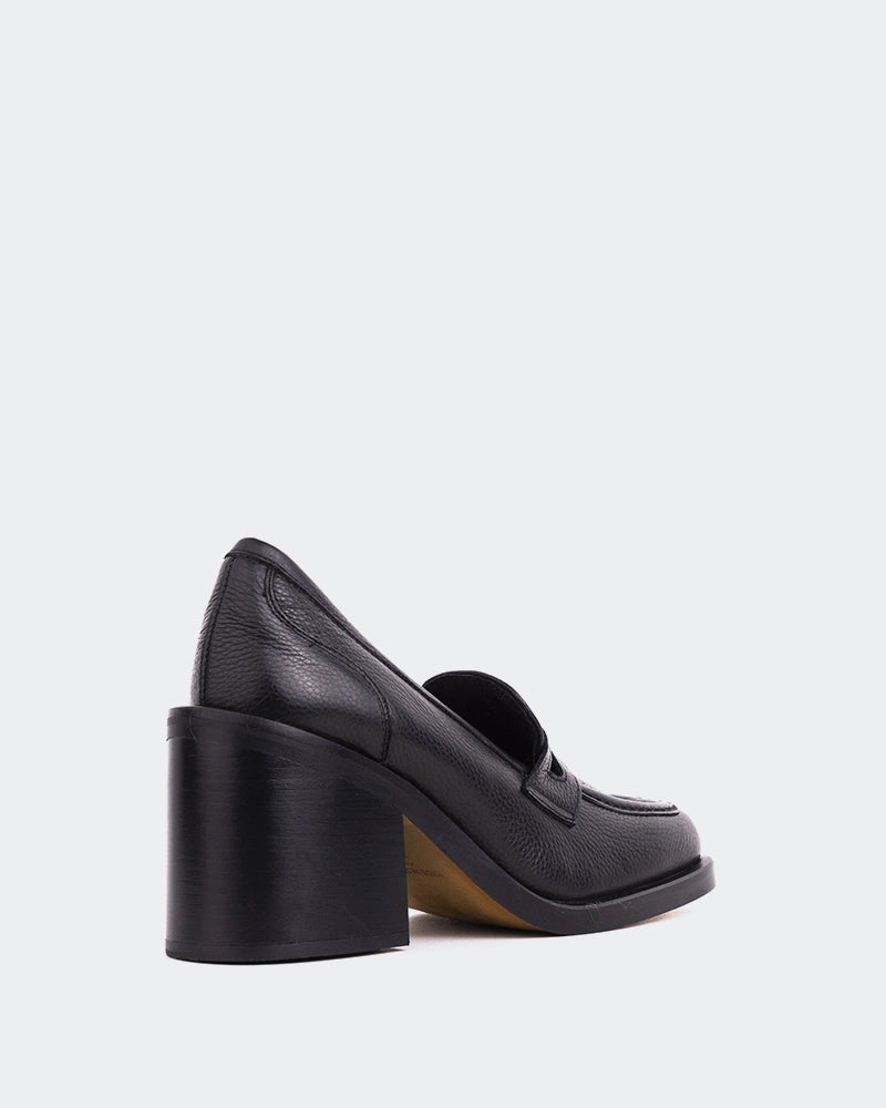 Handel Black Leather Ergonomic Design Relaxed Look