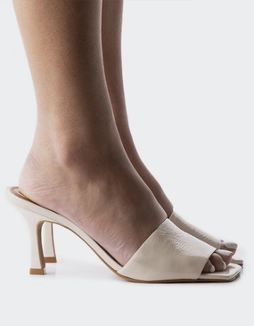 Stylish Look Compression Molded Base Mylos Cream Naplack