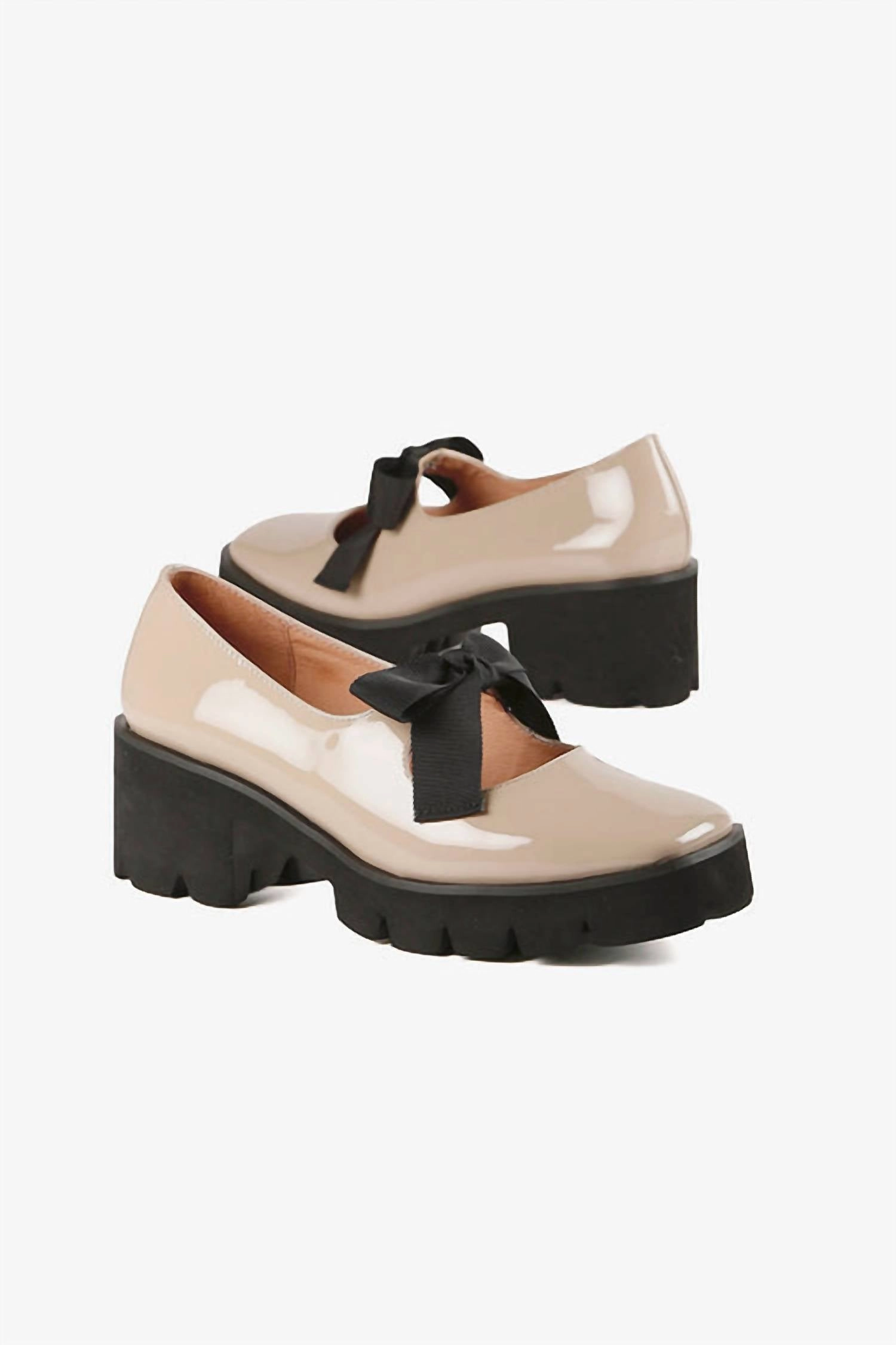 Refined Presence Walk Open Women's Tap And Lug Loafer In Beige