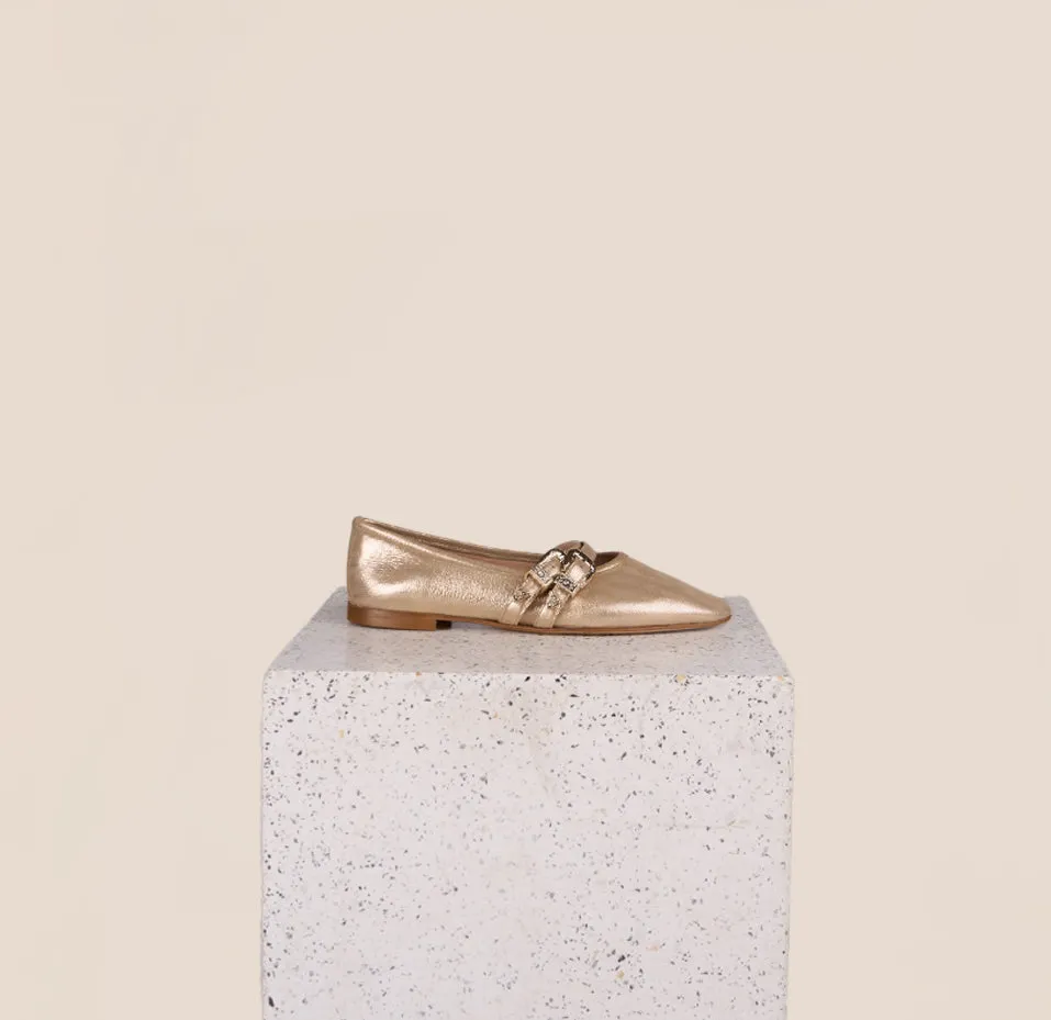 Udine - Gold Lines Casual Style