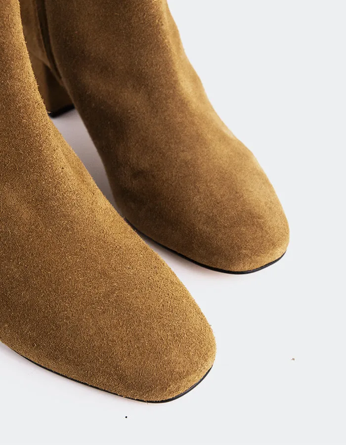 Work Shift Active Fit Gracyn Camel Suede