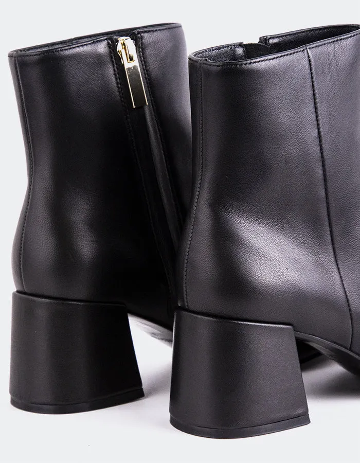 Eugenie Black Leather Winter Footwear