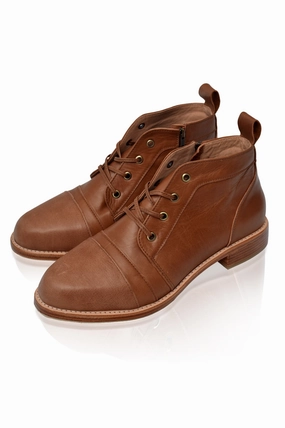 Subtle Fashion Cushioned Support Understated Styler Passage Lace Up Boots