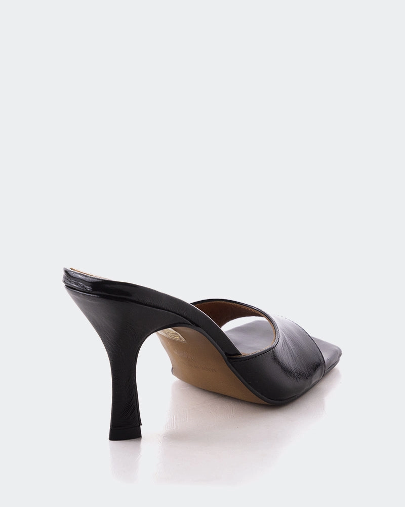 Elafonisi Black Leather Trail