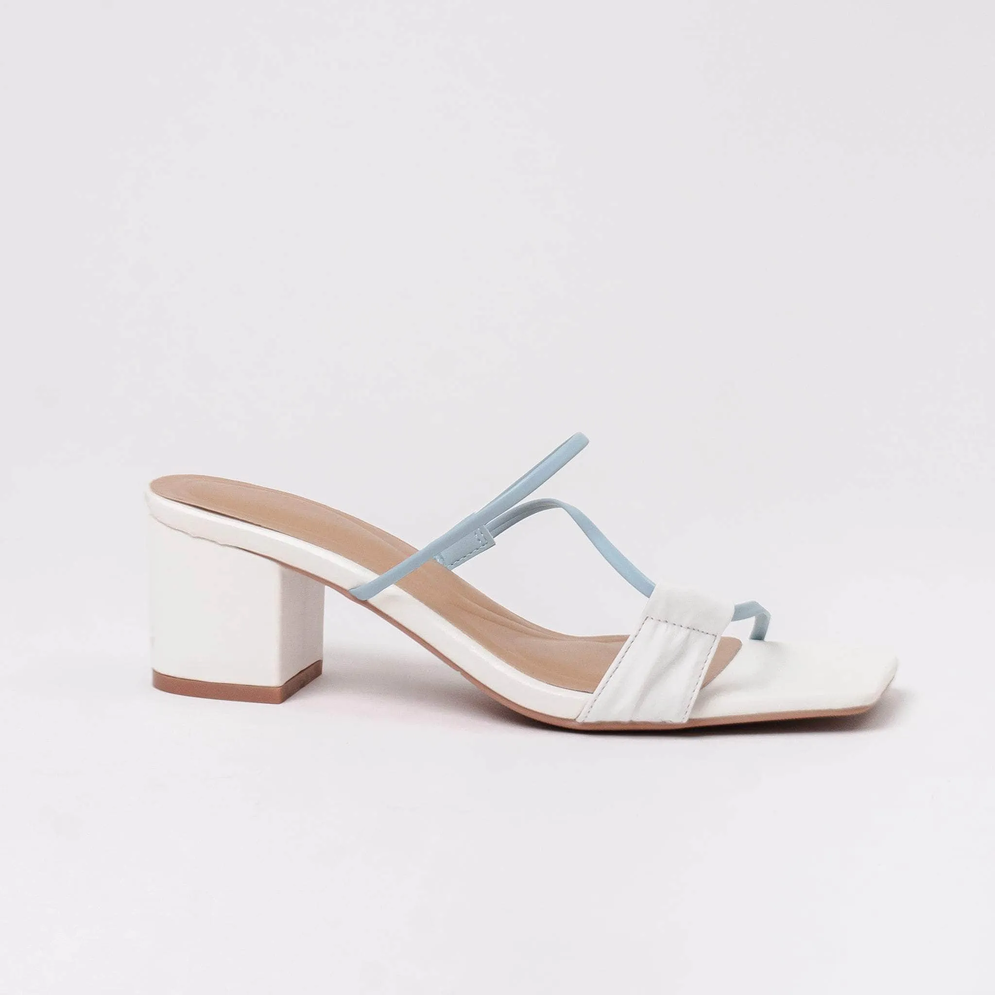 Rain Blanc Soft foam padding Sleek Wear