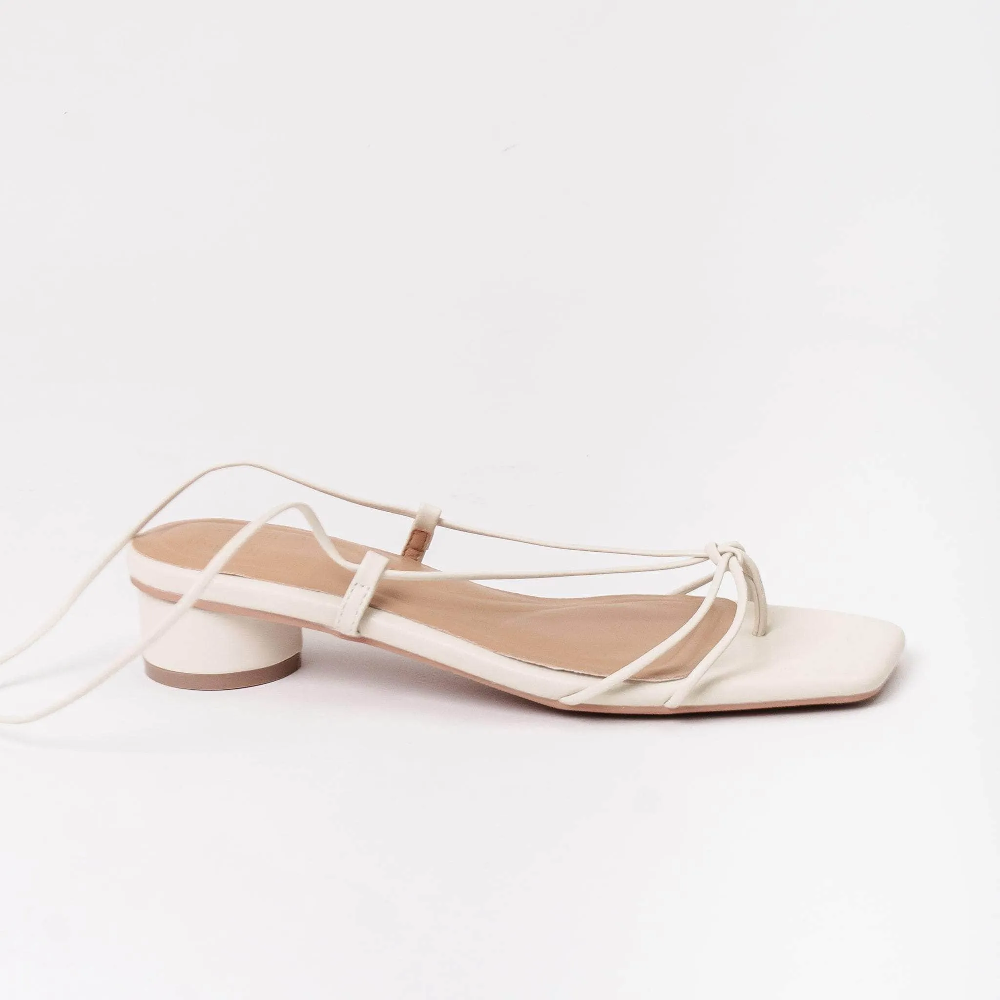 Practical Design White Rae Creme