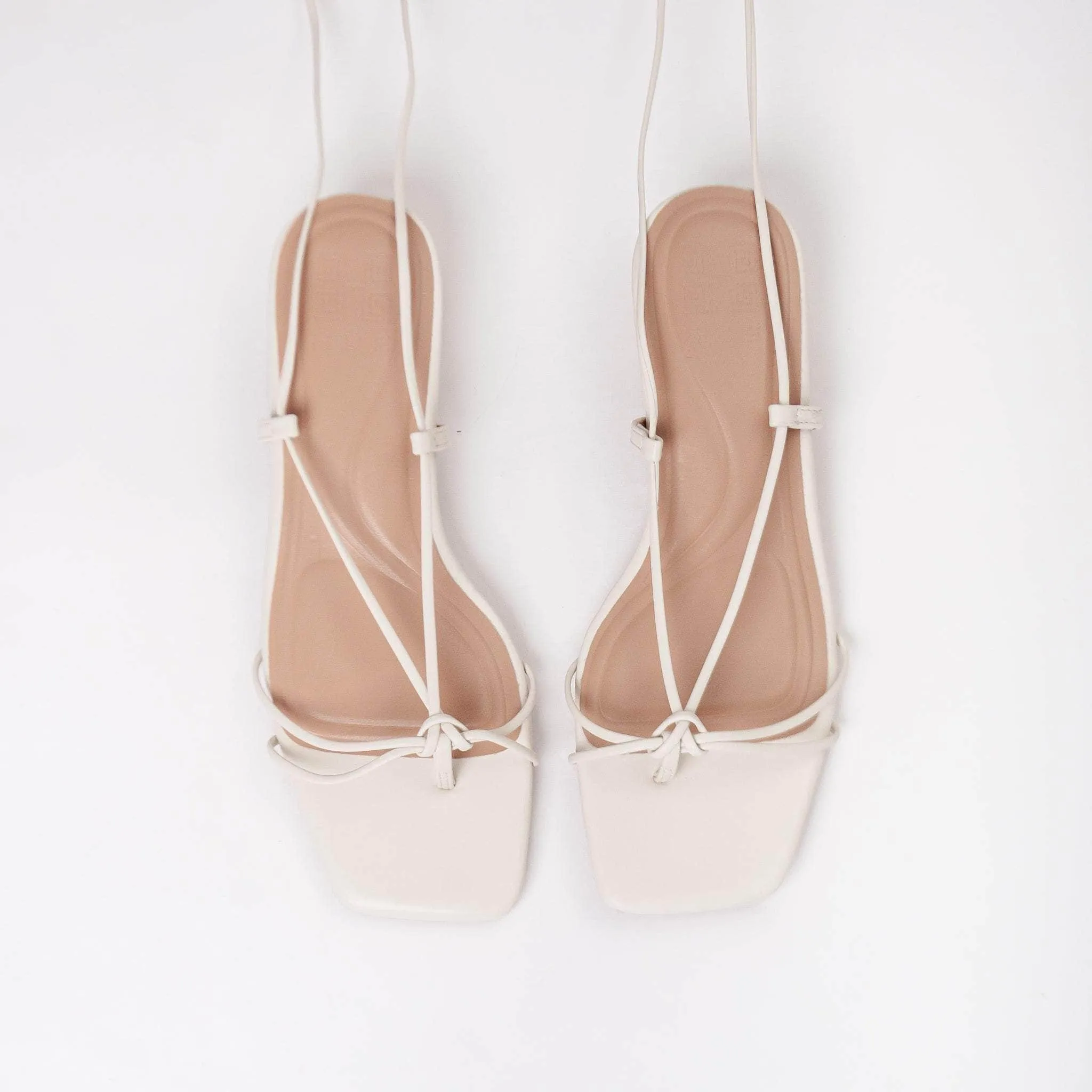 Rae Creme inviting midsole - type