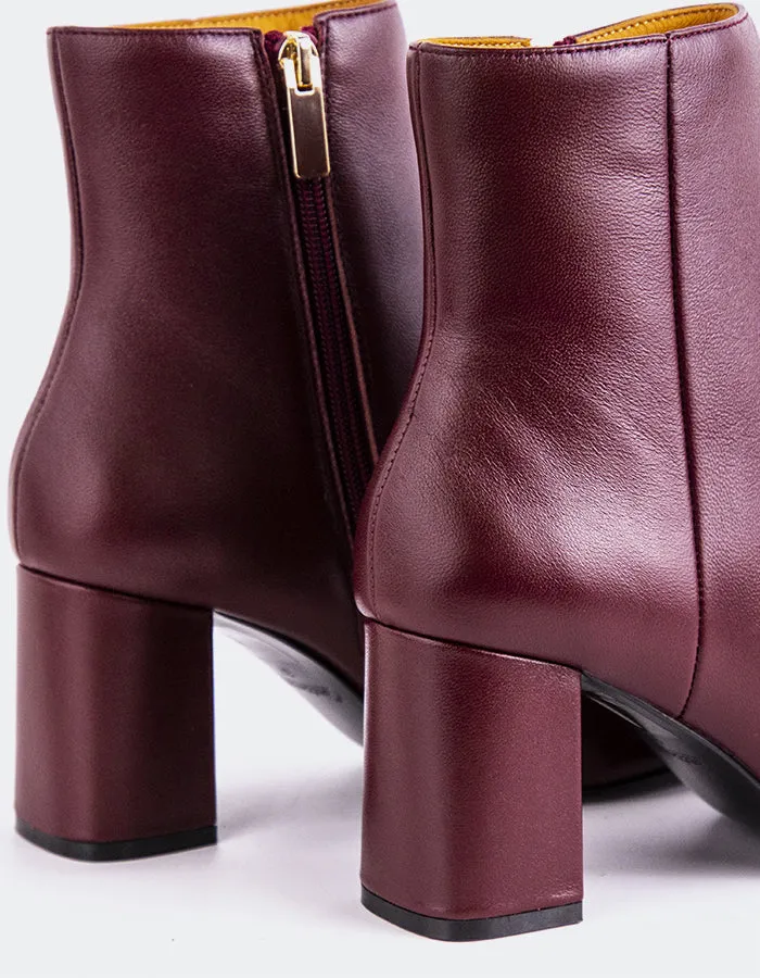 Weekend Chic Sarchi Burgundy Leather