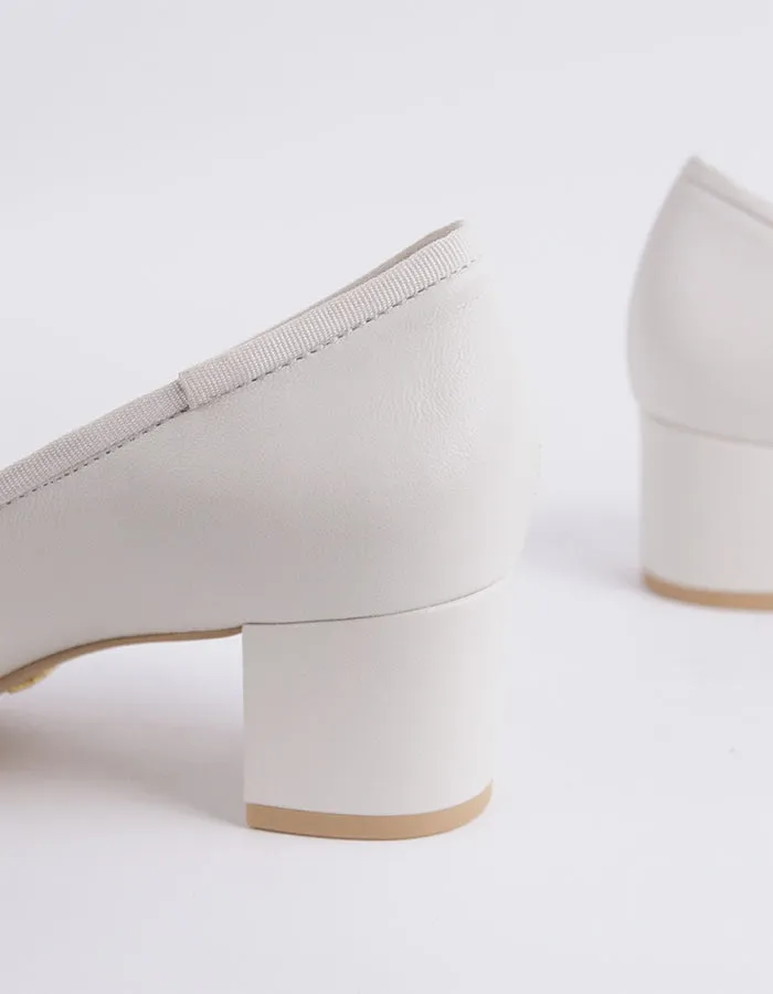 Ruslan White Leather Simple Accent Glamorous Shoes