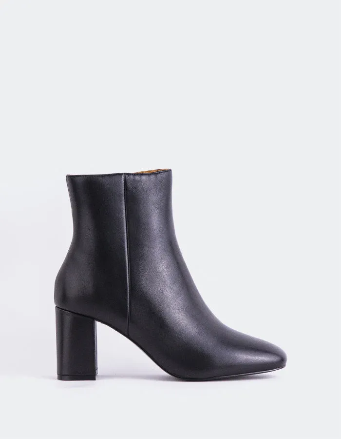 Sarchi Black Leather Party Ready