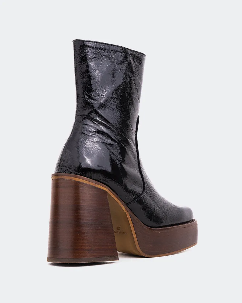 Wicked Black Shiny Leather Low Height Outdoor Fit