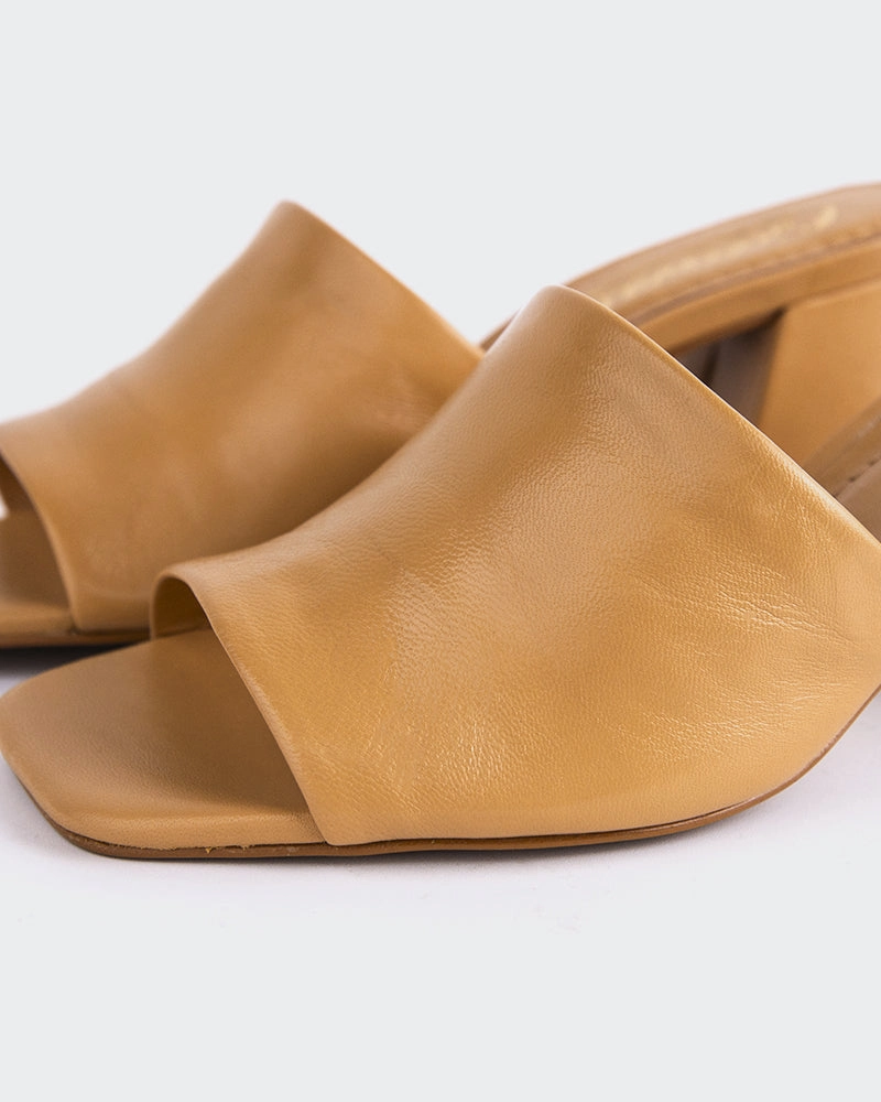 Relaxed Outdoor Clarabelle Camel Leather