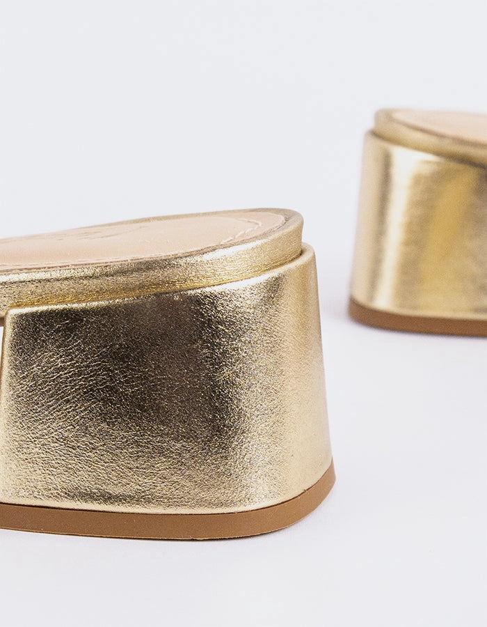 Slip On Closure Fortunata Gold Leather