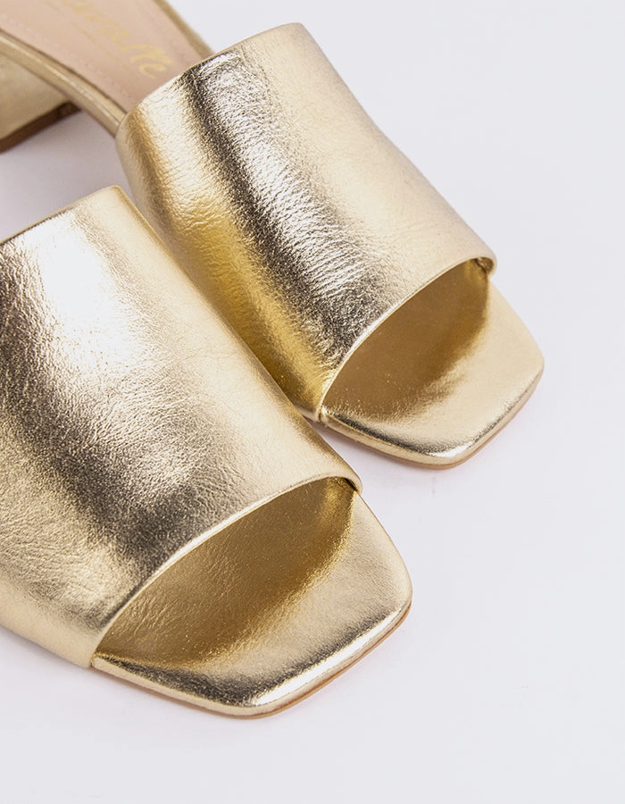 Effortless Beach Wear Fortunata Gold Leather