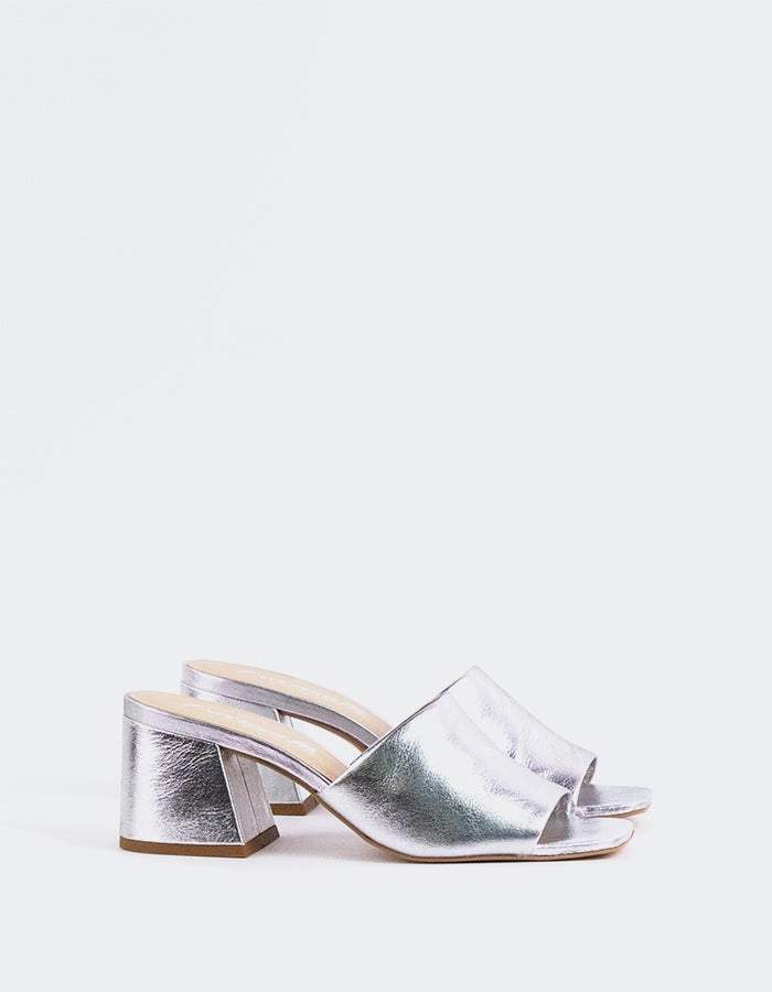 Sleek Comfort Stretchable Clarabelle Silver Leather