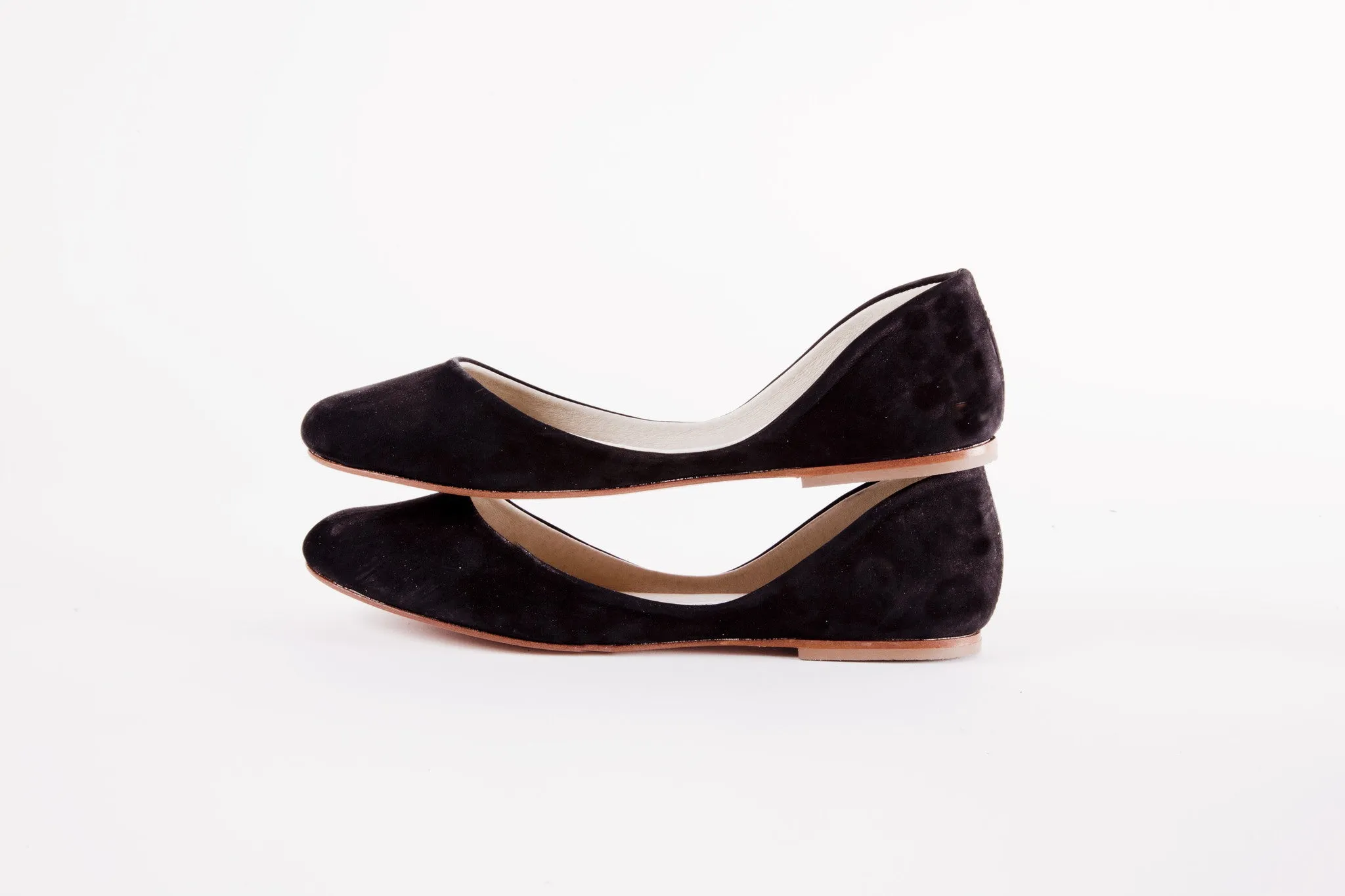 MILA BALLET FLATS ?C BLACK NUBUCK Wild Walk Pose Shot