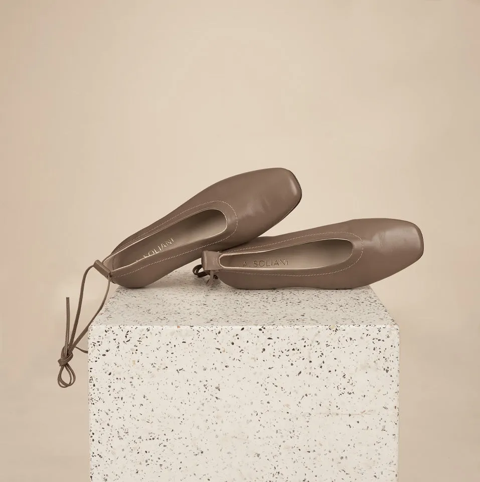 Imola - Taupe Style Meets Comfort Footwear