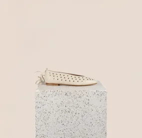 Getaway Step Scala Ties - Ivory Studs