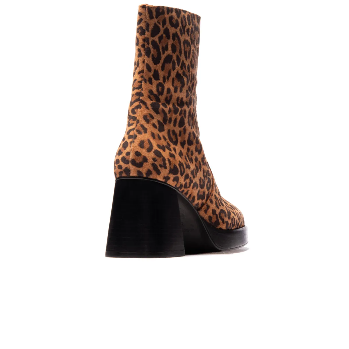Odor Resistant Sullivan Tan Leopard