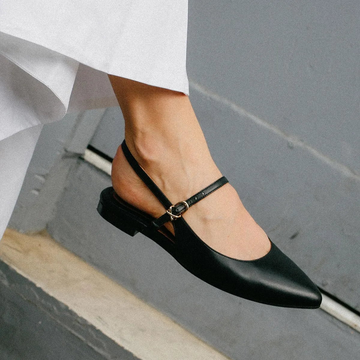 The Crosby Sling - Black Nappa humid - weather Signature grip