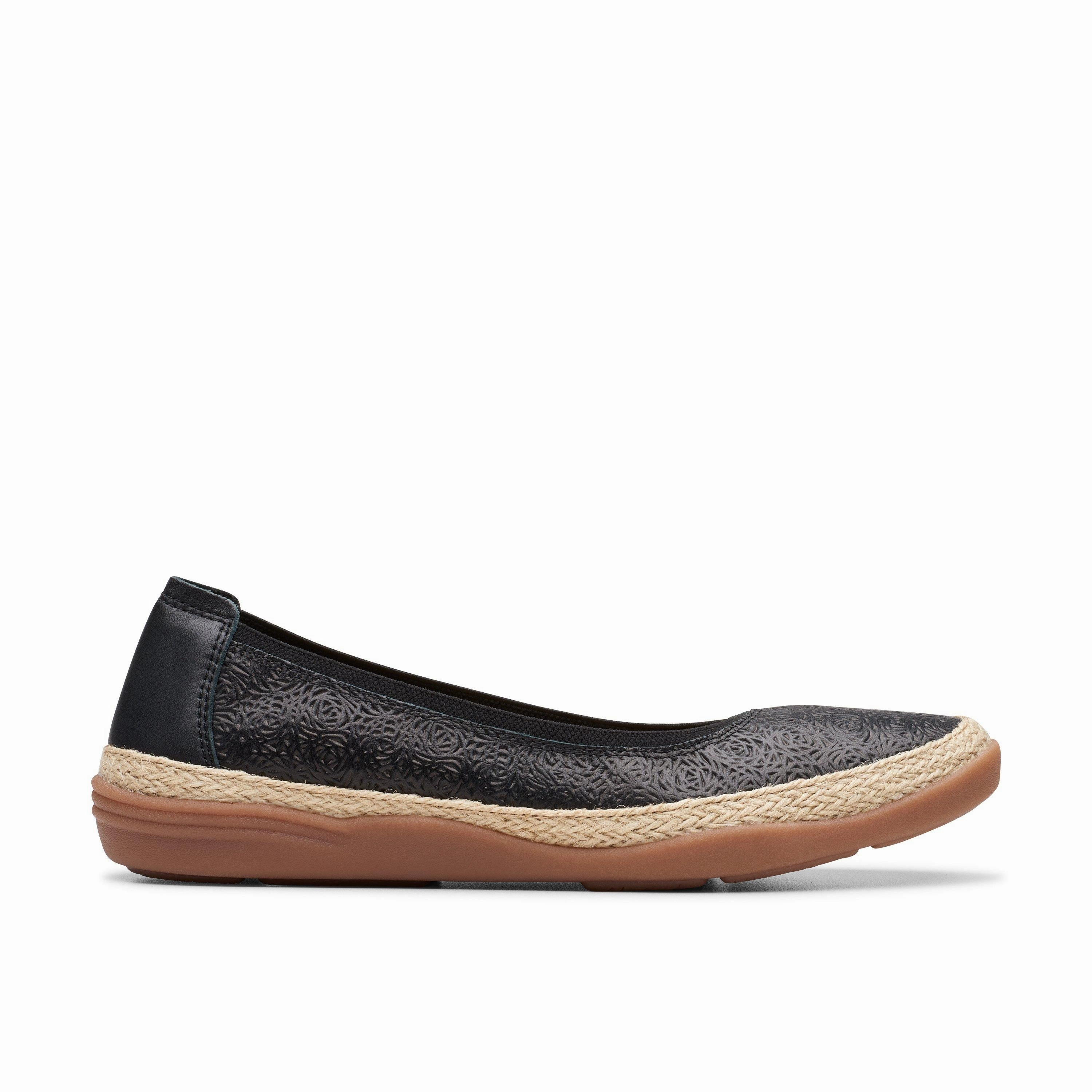 Soft Dash Workday Comfort Clarks Elaina Rae in Black Leather