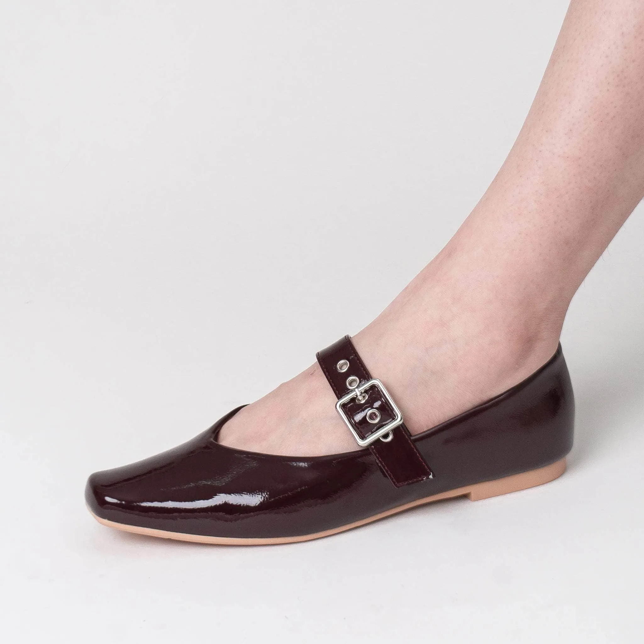 Leo Cherry Flat Sole