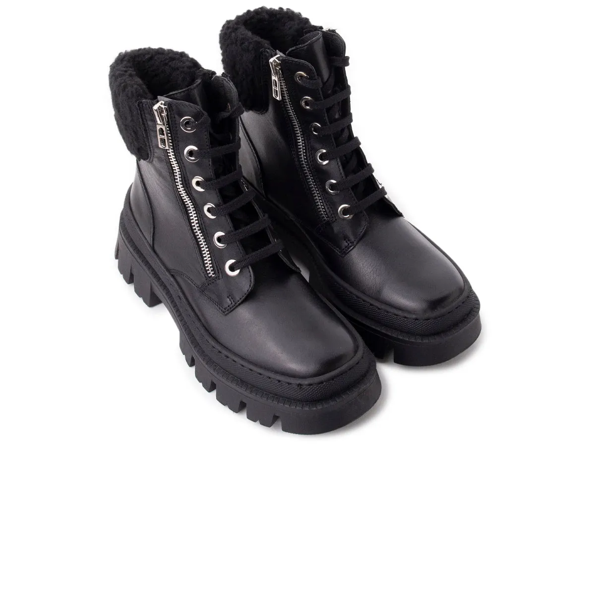 Comfy Pair Studded details Trieste Black Leather