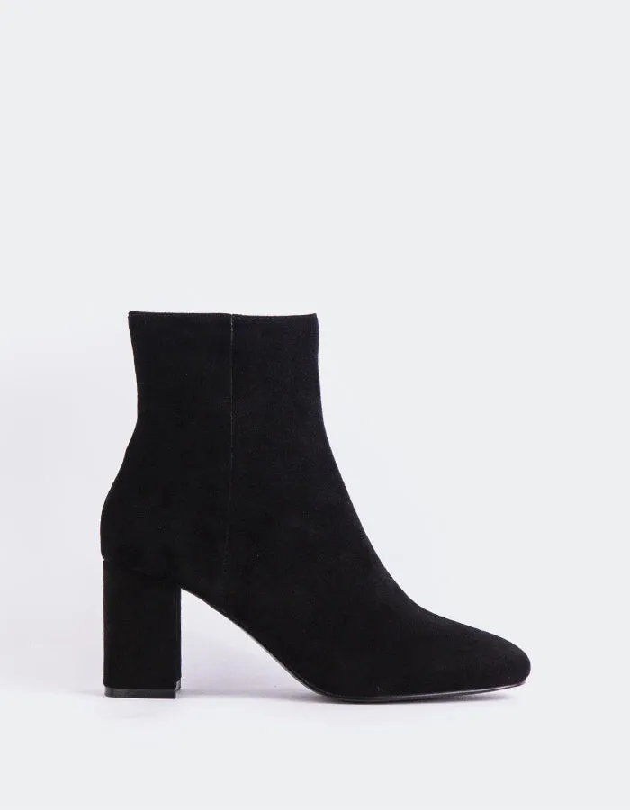 Sarchi Black Suede Street Match