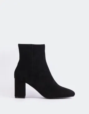 Sarchi Black Suede Street Match