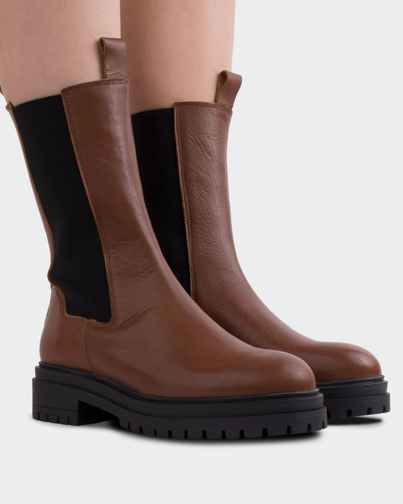 Ollan Cognac Leather On The Move