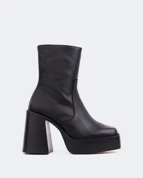 Wicked Black Matte Leather Season Outfit