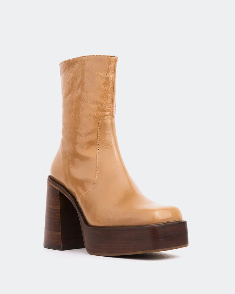 Outfit Layer City Travel Wicked Camel Leather