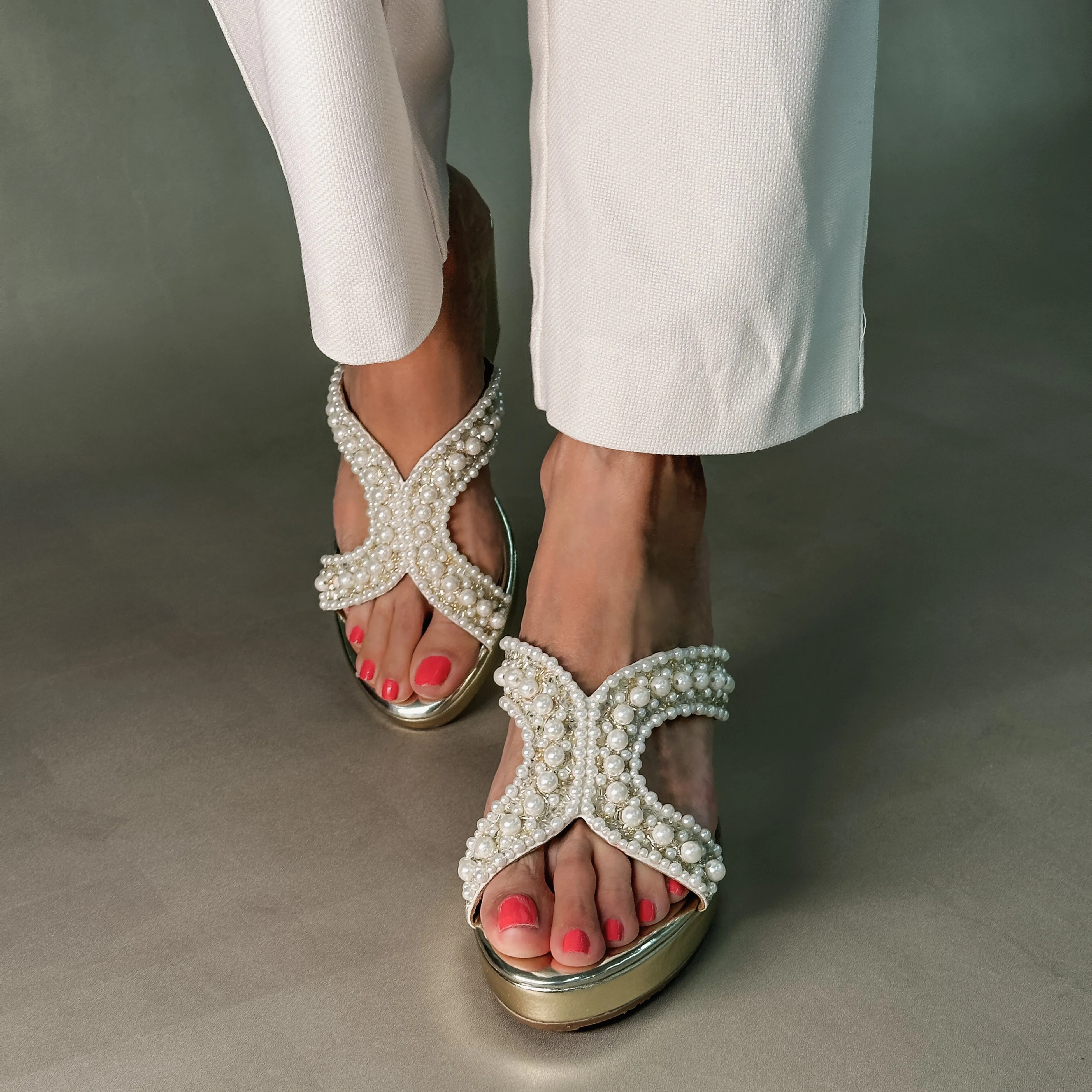 MARWA- PEARL GOLD WEDGES statement - making