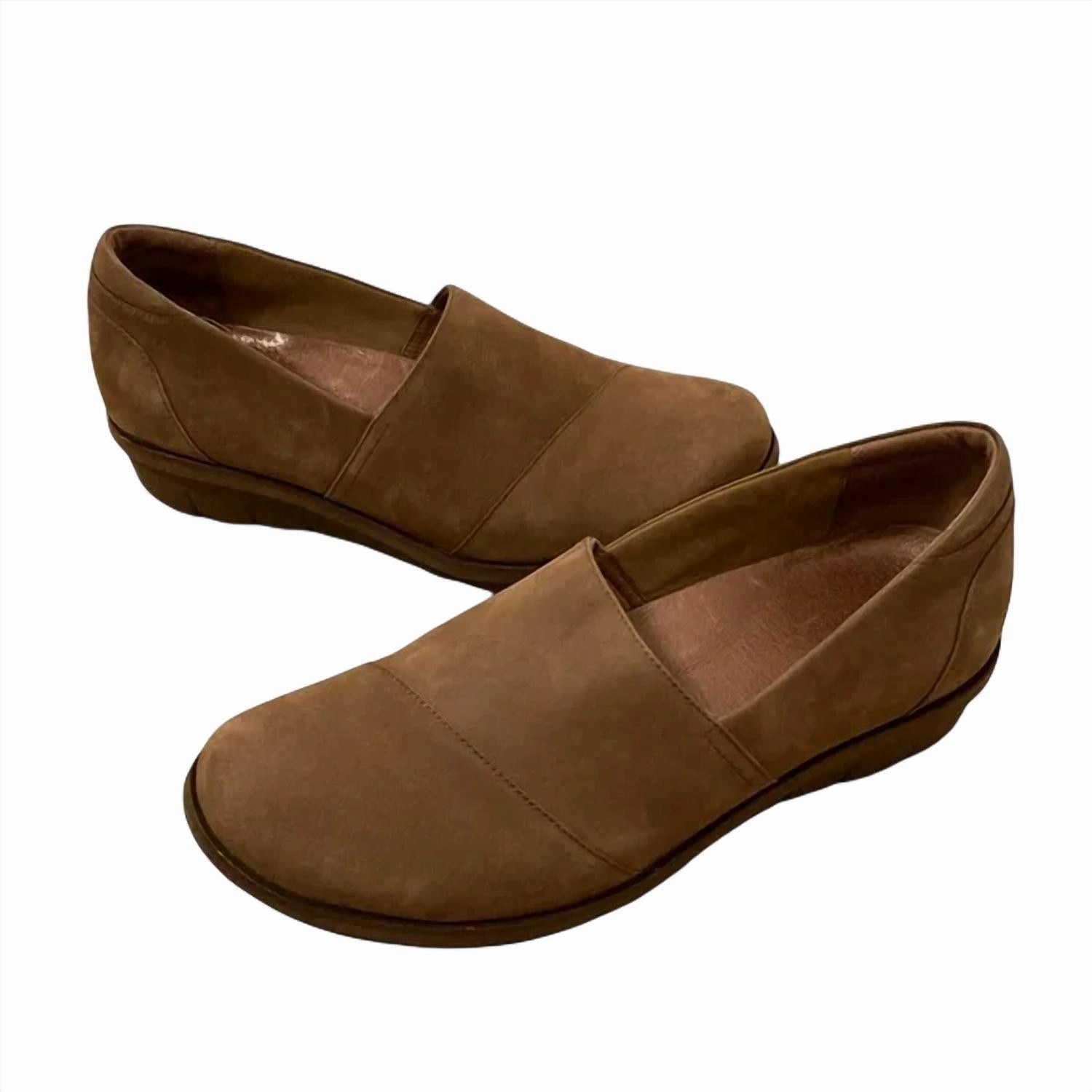 Women's Julia Nubuck Loafer In Walnut Heel Smooth