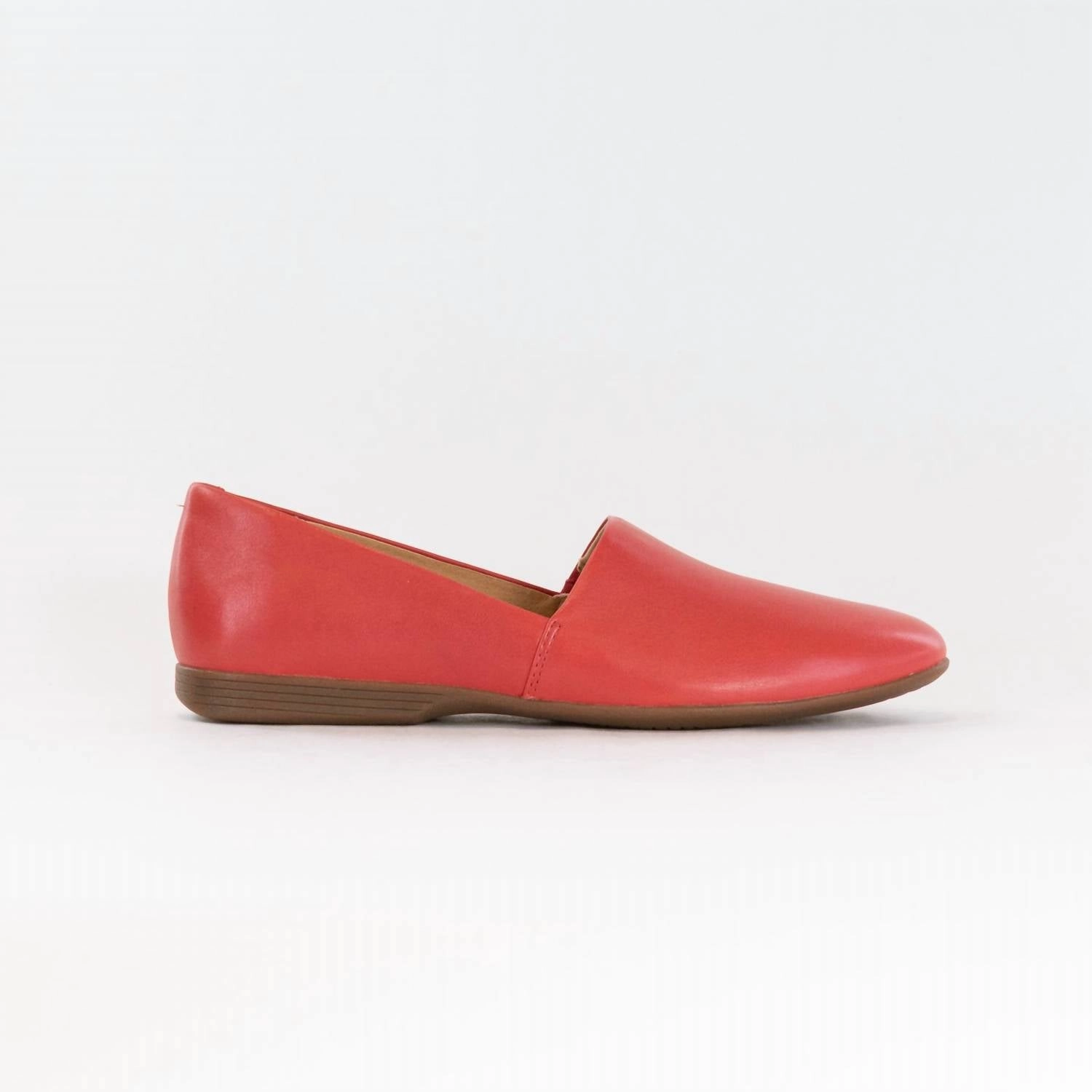 Women's Larisa Flat Loafer In Poppy Soft Touch